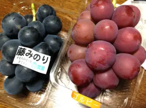 A photo of Japanese grapes, Fujiminori and Golby