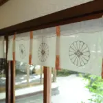 東京大神宮の拝殿廊下の写真