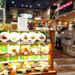 Exhibiciones de muestras de comida en un restaurante hawaiano en Yokohama