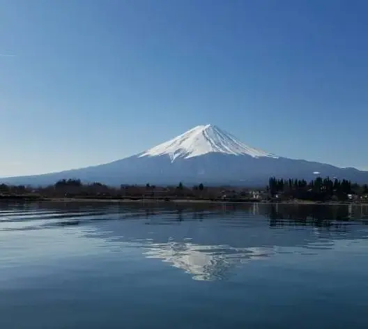 Nippon-gurashi ブログの河口湖と富士山の写真